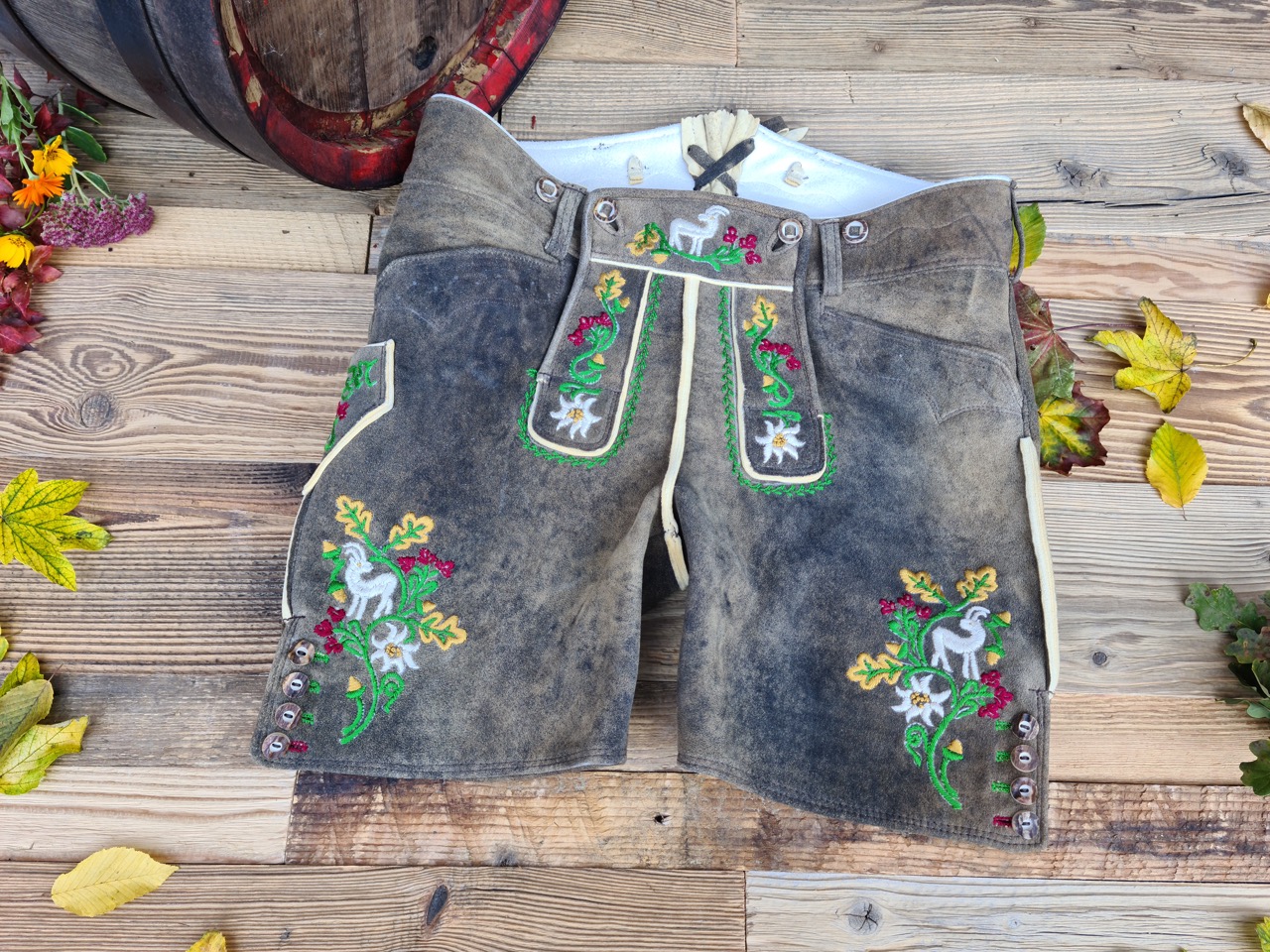 Hirschberger Trachten Lederhose Edelweiß – Kurz, Wildleder, Mit Stickerei, Für Herren